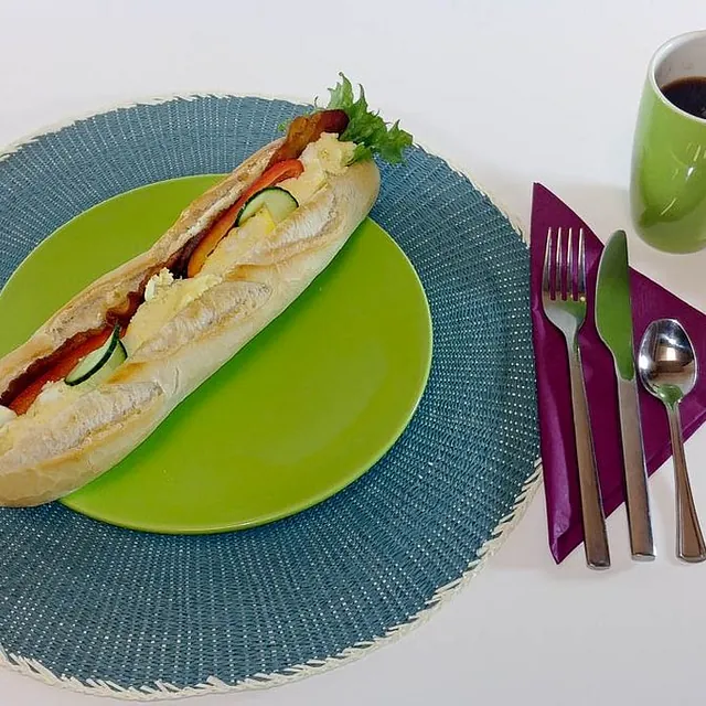 Baguett med egg og bacon