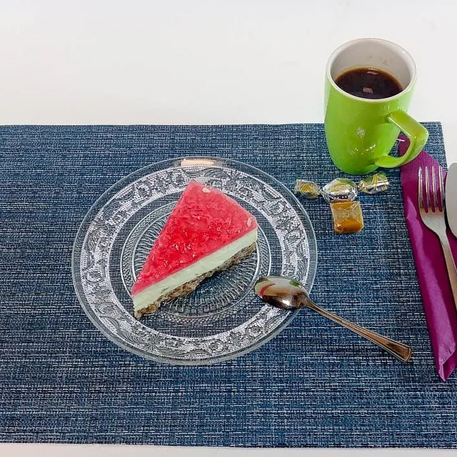 Ostekake med nøttebunn