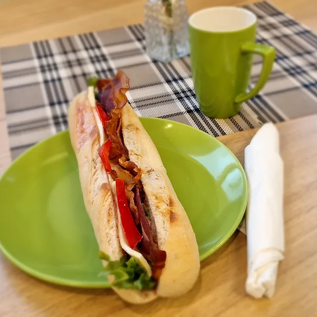 Baguette med bacon og brie